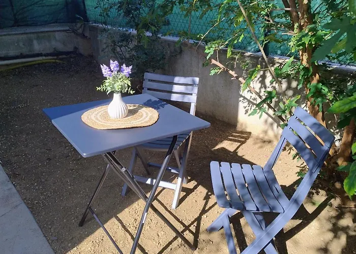 Cocon Entre Et Centre Avec Jardinet Daire *